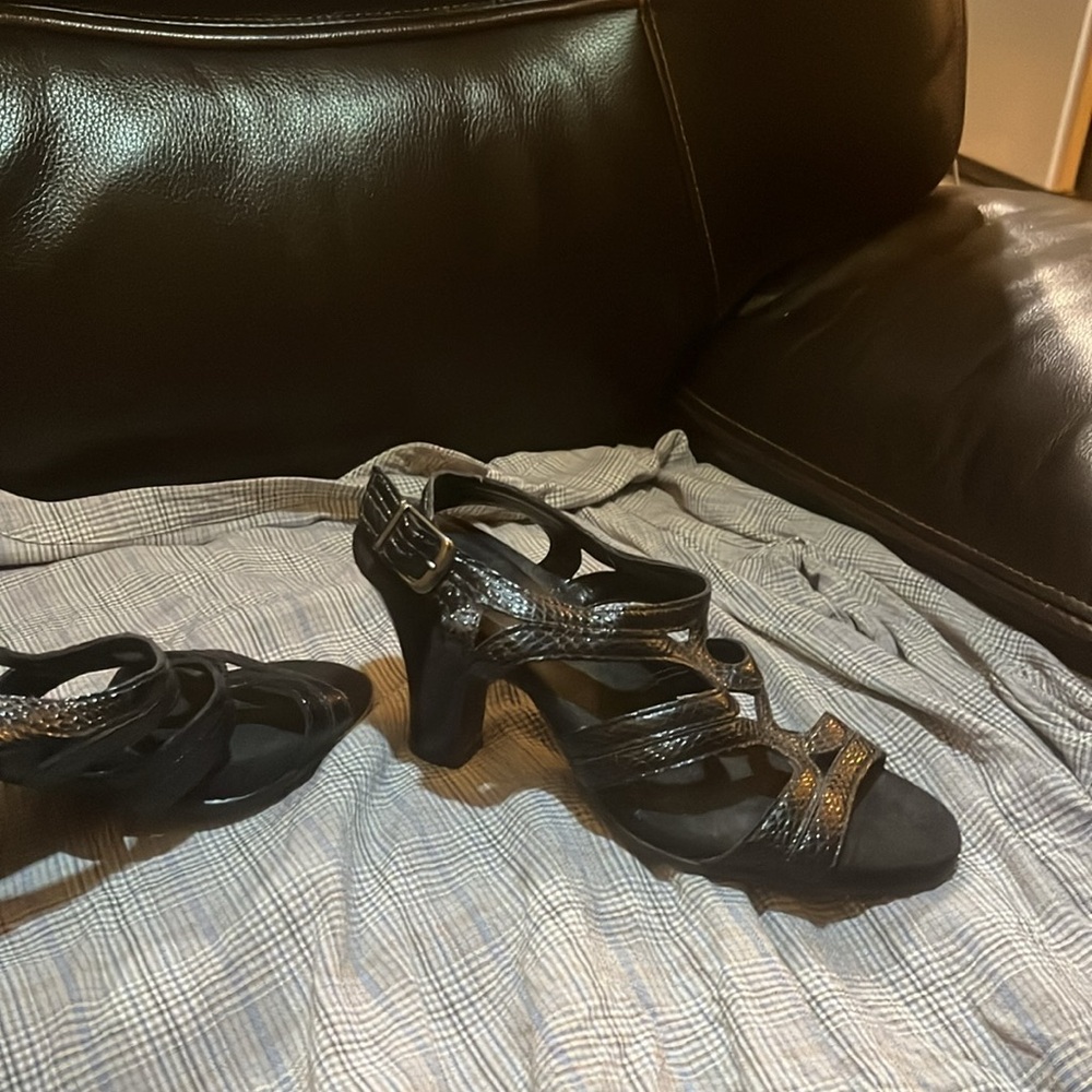 Women’s black sandals
Aerosoles - Picture 2 of 3